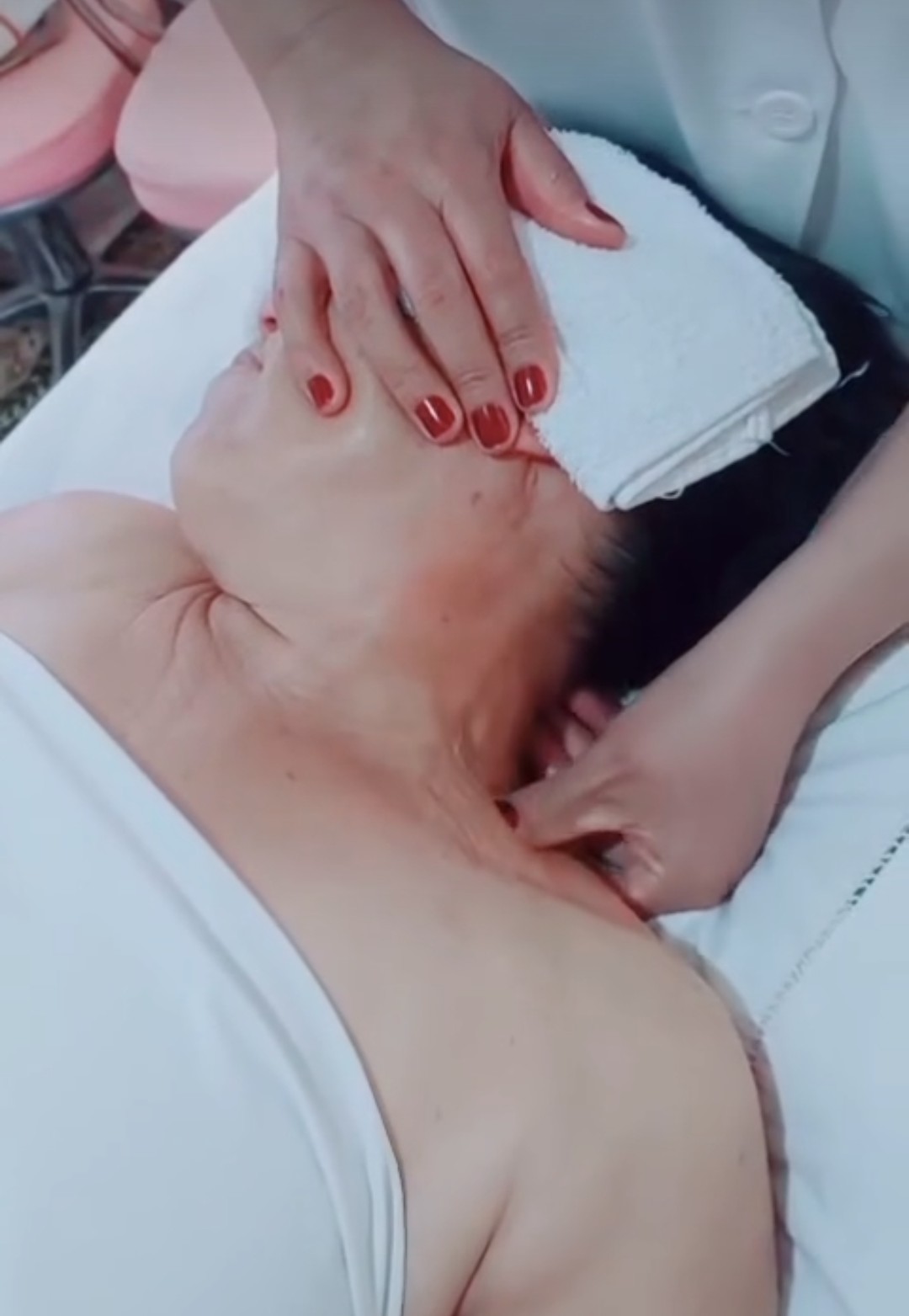 Massagem facial dermato funcional